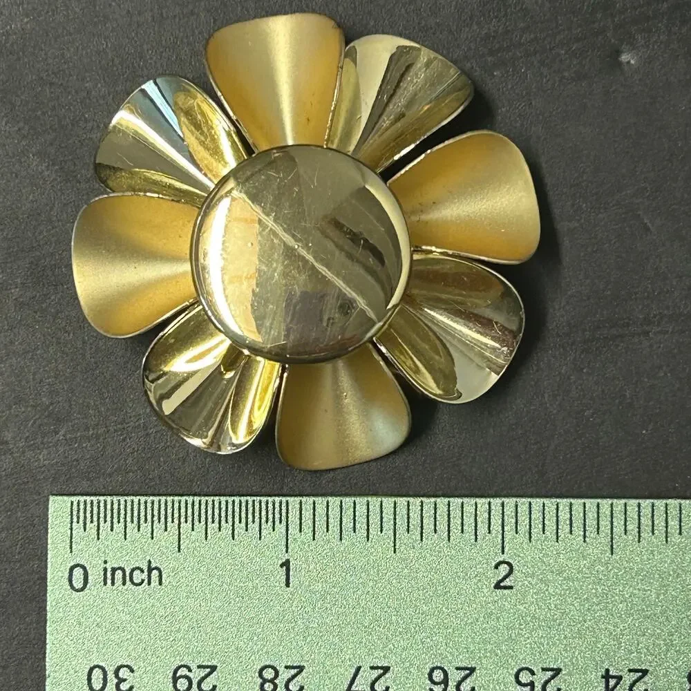 Vintage Brooch Gold‎ Floral Layered Petal Pin Unmarked 2 inch